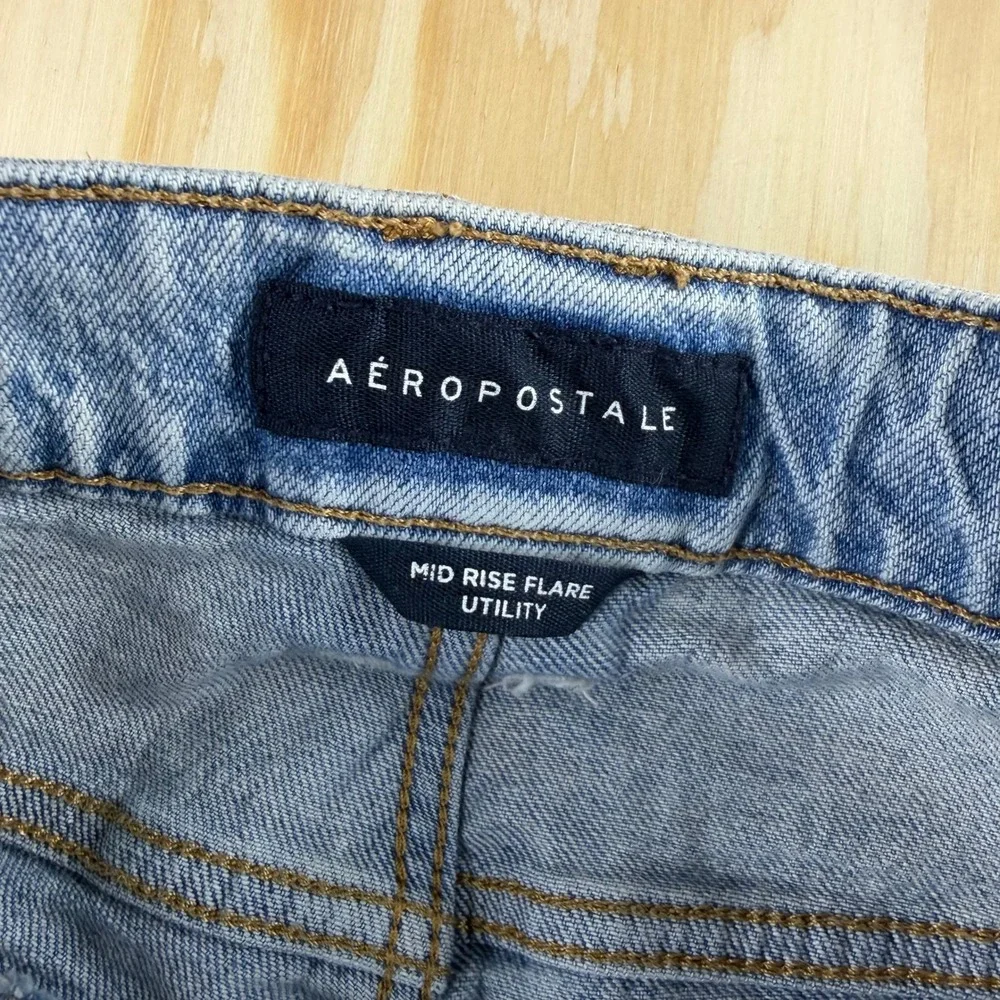 Aeropostale Womens 2R Mid Rise Flare‎ Utility Cargo Jeans Light Wash Blue Denim